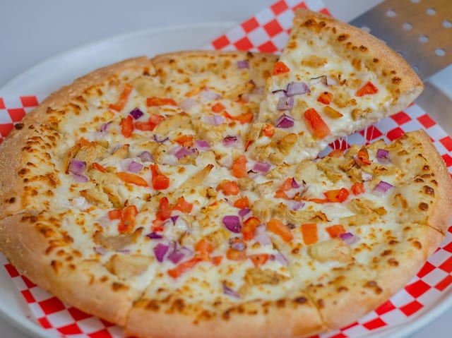 12" Garlic Chicken Pizza.